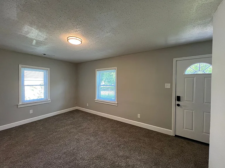 529 Rosewood Ave — Photo 4