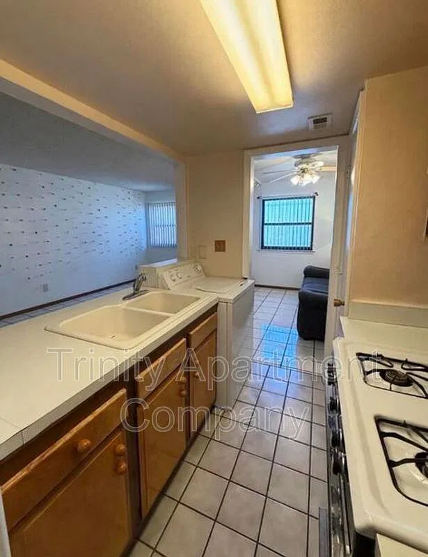 2 bed, 1.0 bath, 1020 sqft, $1,350 — Photo 3