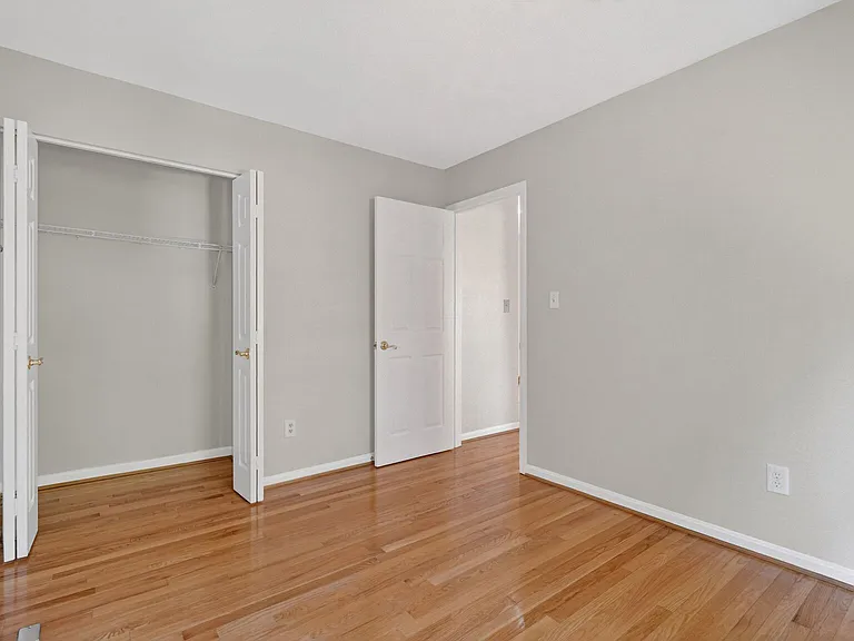 8 Suncroft Ct — Photo 19