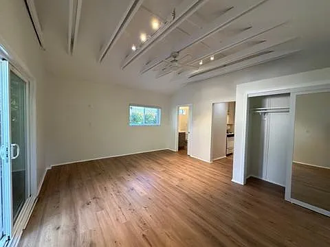 23439 Victory Blvd — Photo 3