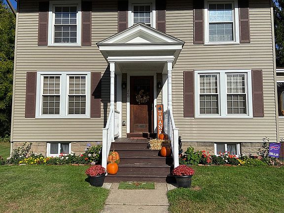 5th image of 268 Main St