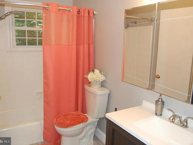 9009 Orange Hunt Ln — Photo 12