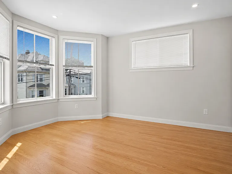 54 Waverly St #1 — Photo 7