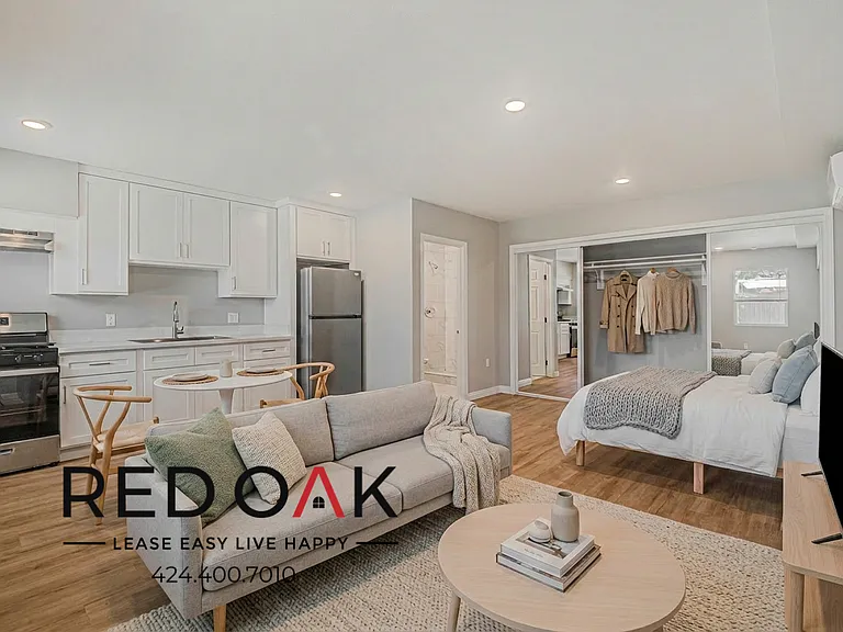 8015 S Western Ave #10 — Photo 3
