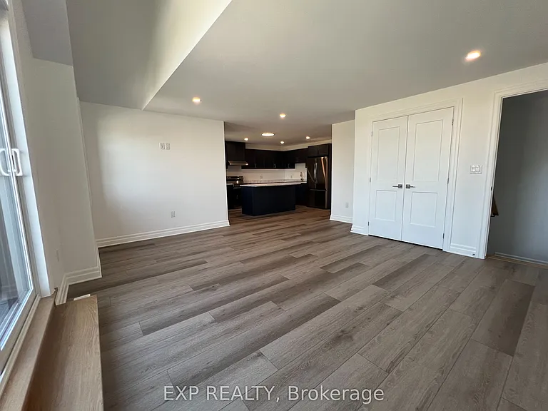 7532 Splendour Dr #UPPER — Photo 7