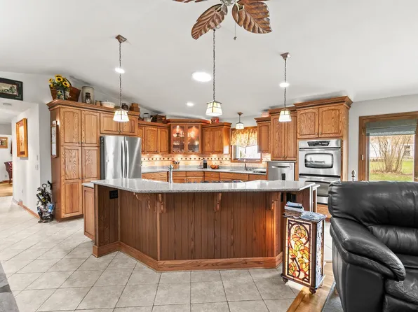 811 9th St, Baraboo, WI 53913