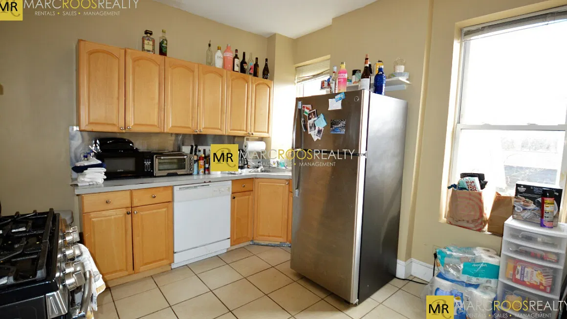 4 bed, 9999 sqft, $4,500 — Photo 3