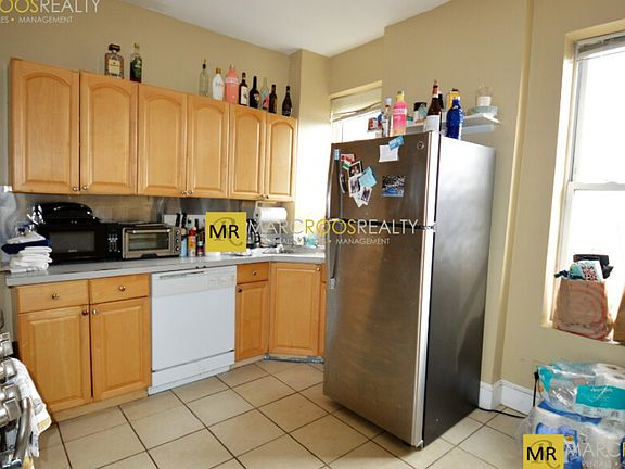 3rd image of 17 Highgate St APT 6