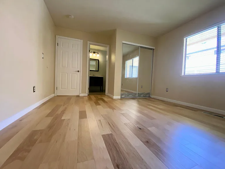 2214 Renwick Ln — Photo 12