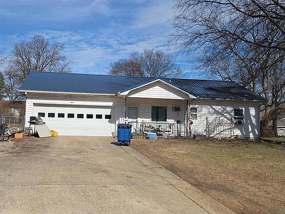 2nd image of 810 W 7th St