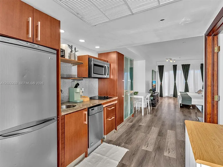 1052 Ocean Dr #C203 — Photo 7