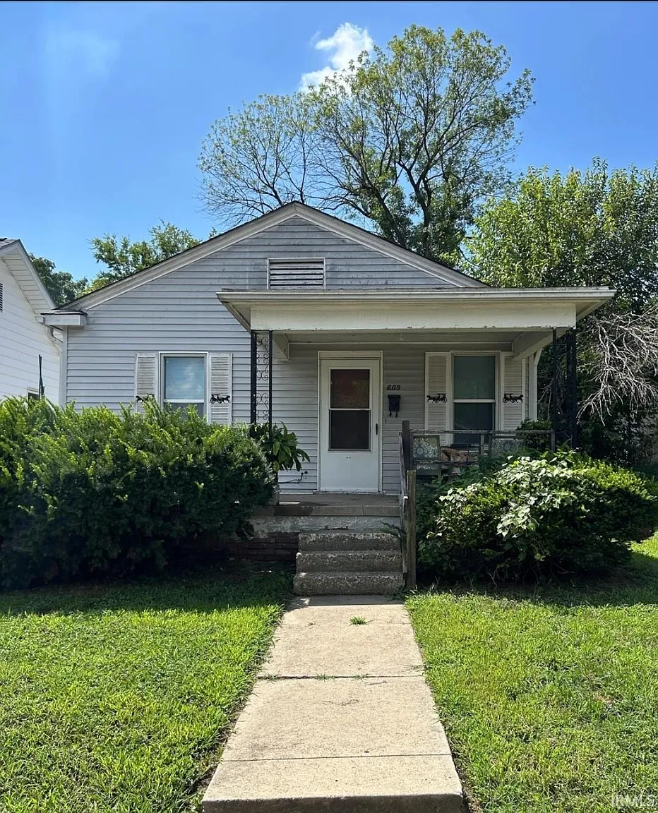 609 Covert Ave photo 1