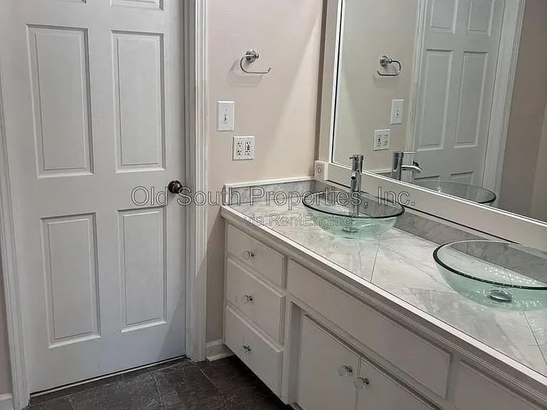 3111 Leesburg Sq — Photo 15