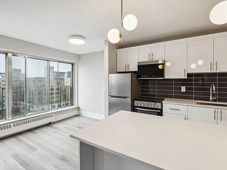325 Besserer St — Photo 27
