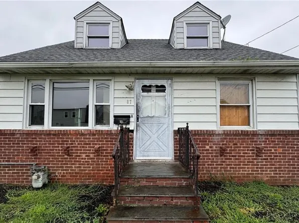 87 Morningside Dr, Westbury, NY 11590