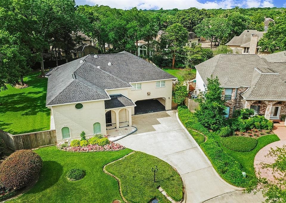 1st image of 806 Walkwood Cir