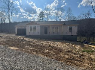 76 Whispering Oaks Ln, Manchester, KY
