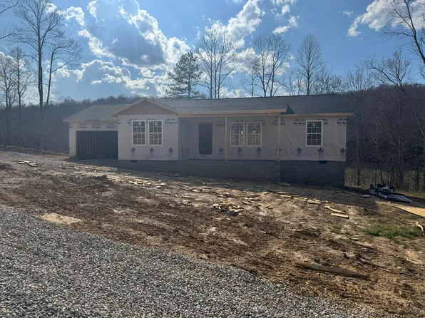 76 Whispering Oaks Ln, Manchester, KY 40962