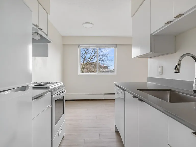 2333 Oxford St — Photo 14