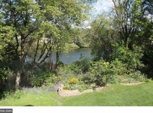 697 Emerald Rdg, Roseville, MN 55113