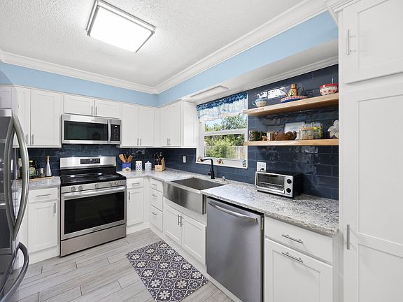 5th image of 8704 SE Jardin Street
