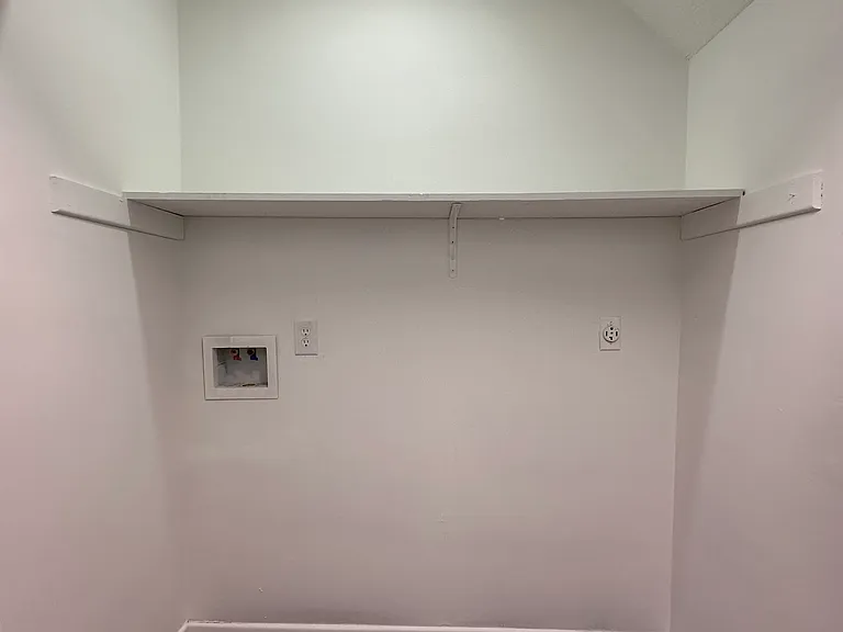 935 Naomi Dr — Photo 18