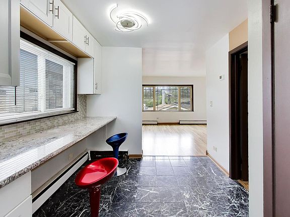 5th image of 3111 W Foster Ave