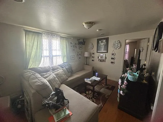 1 bed, 1000 sqft, $925 — Photo 3