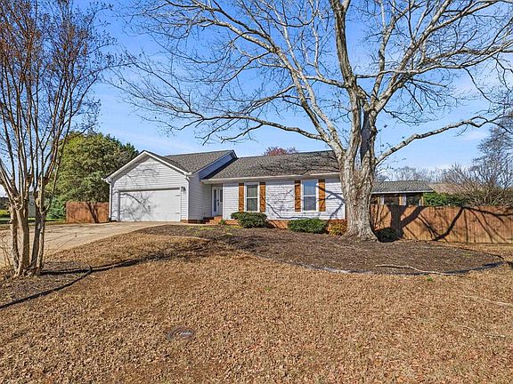 2nd image of 112 Saint Andrews Way