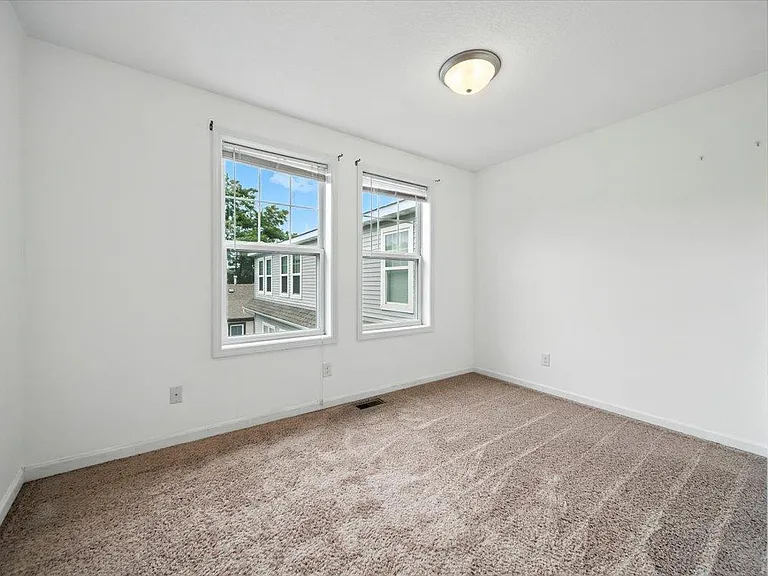 600 W 32nd St #2 — Photo 11