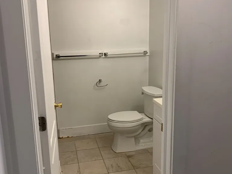 600 E 2nd St #5 — Photo 13