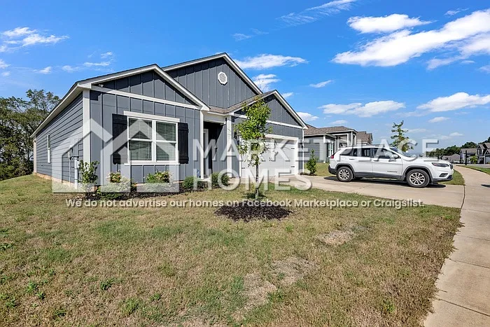 4 bed, 2.0 bath, 1774 sqft, $2,075 — Photo 2