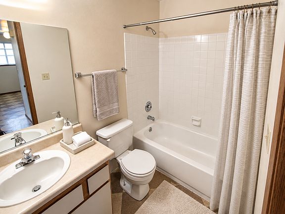 4th image of 10 E Pineridge Ct APT 8