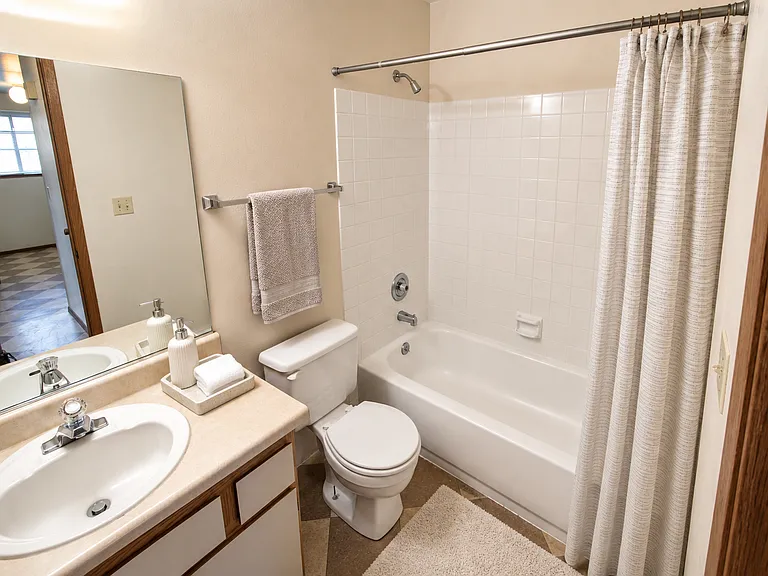 Pineridge Apartments — Photo 4