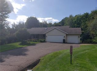 S7440 Ridgewood Dr, Eau Claire, WI 54701