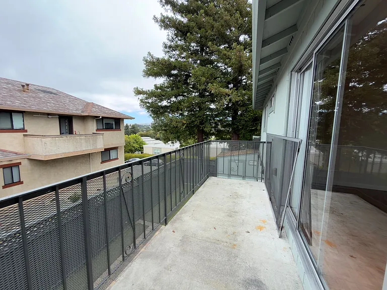 900 Alvarez Ave — Photo 20