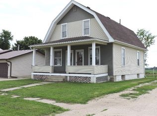 735 County St, Ridgeway, IA 52165