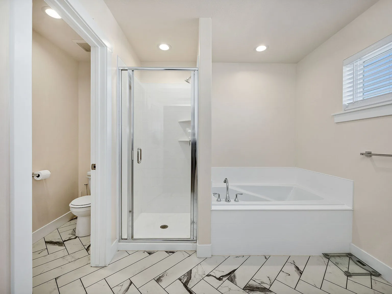 3 bed, 2.5 bath, 1633 sqft, $1,700 — Photo 3