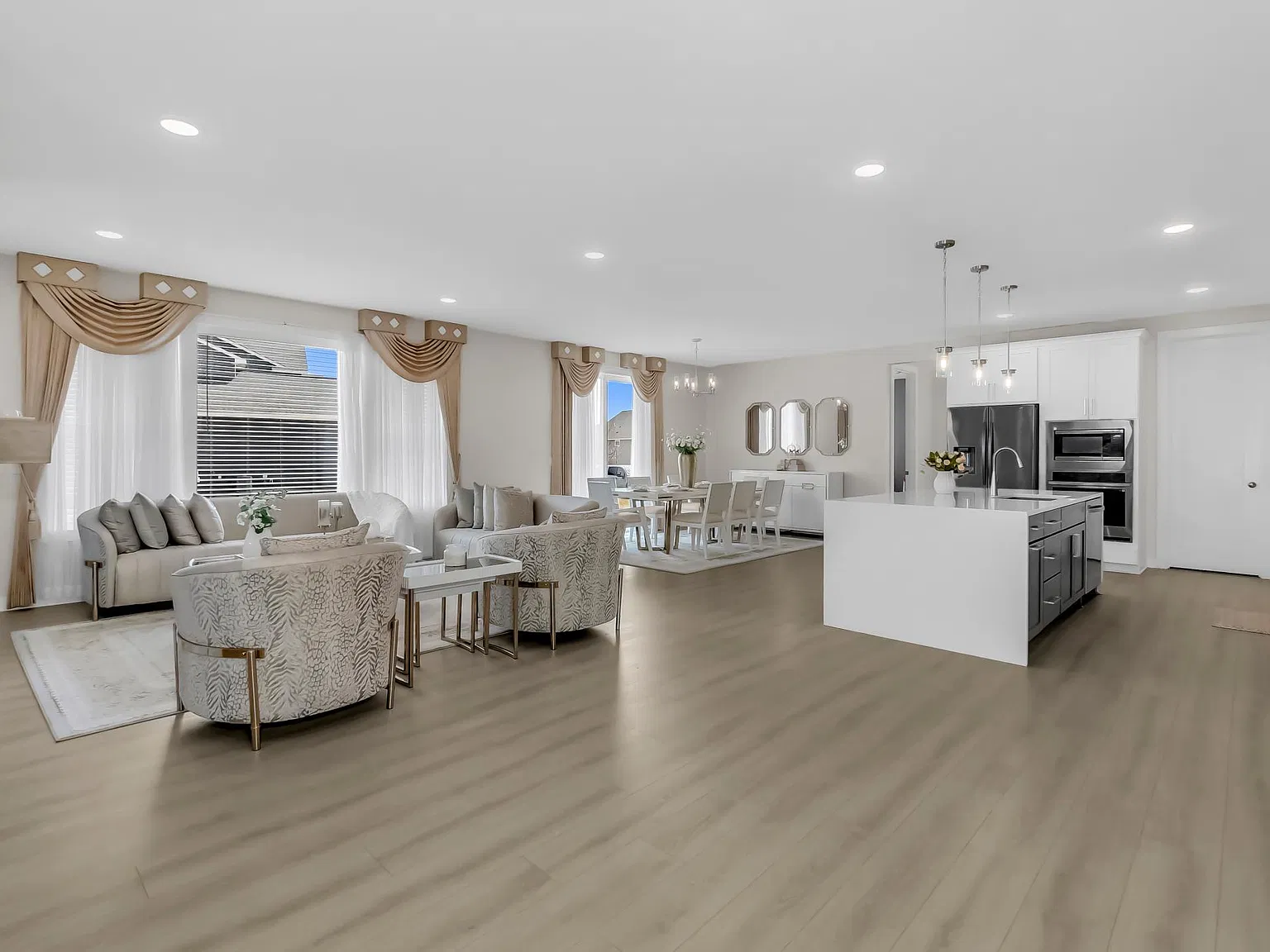 5 bed, 4.5 bath, 4279 sqft, $3,900 — Photo 4