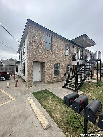 1st image of 837 Medina St #1