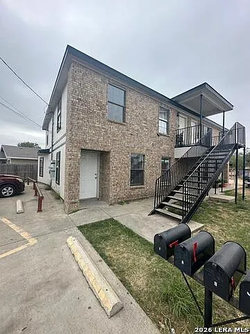 837 Medina St #1