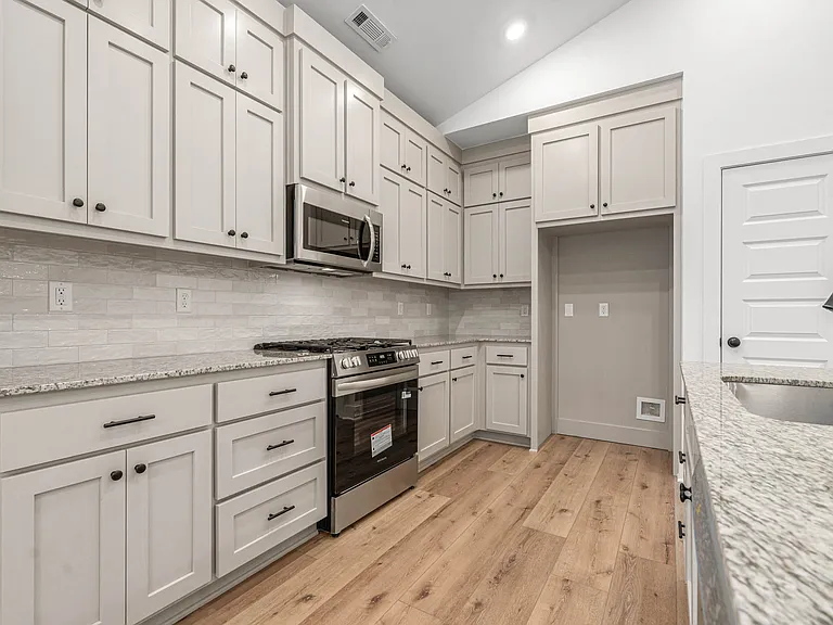 6808 Fir St — Photo 3