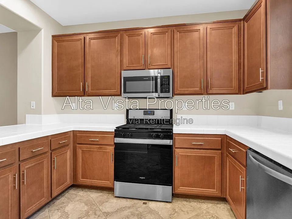 16916 Hutchins Lndg #73