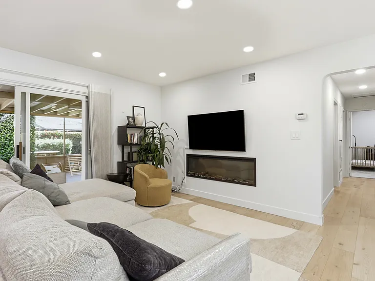 5588 Dartmouth Dr — Photo 5