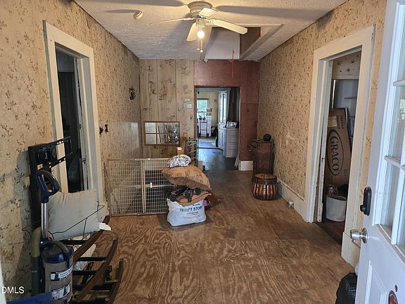 5th image of 124 Academy St