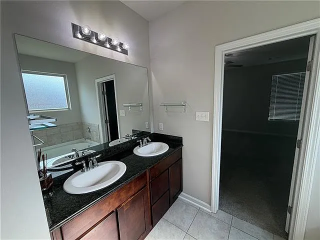 220 E Lake Dr — Photo 11