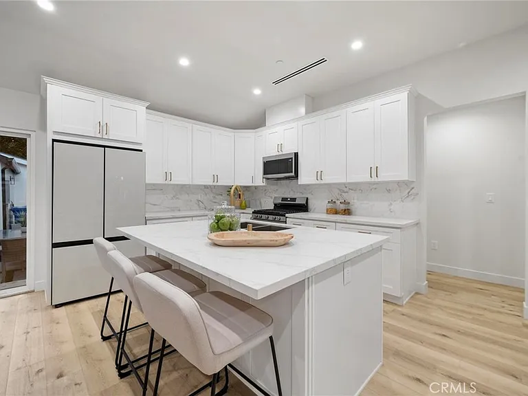 5865 Tobias Ave — Photo 22