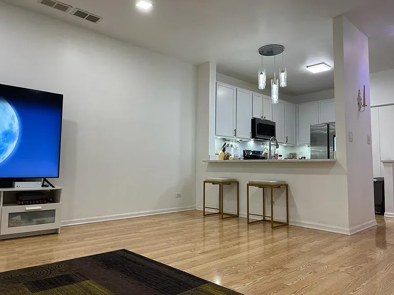 880 Genesee Dr — Photo 5