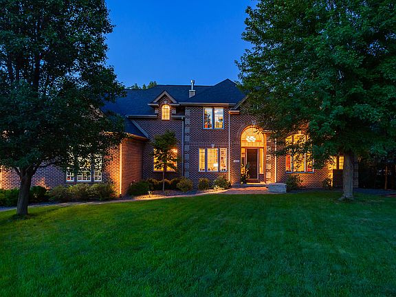 2nd image of 605 Oakwood Pl