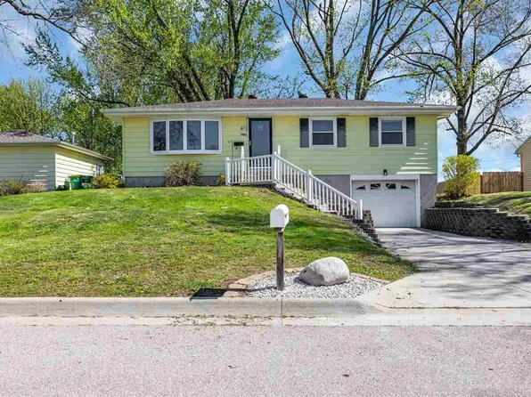 1770 Vavra Dr, Ely, IA 52227
